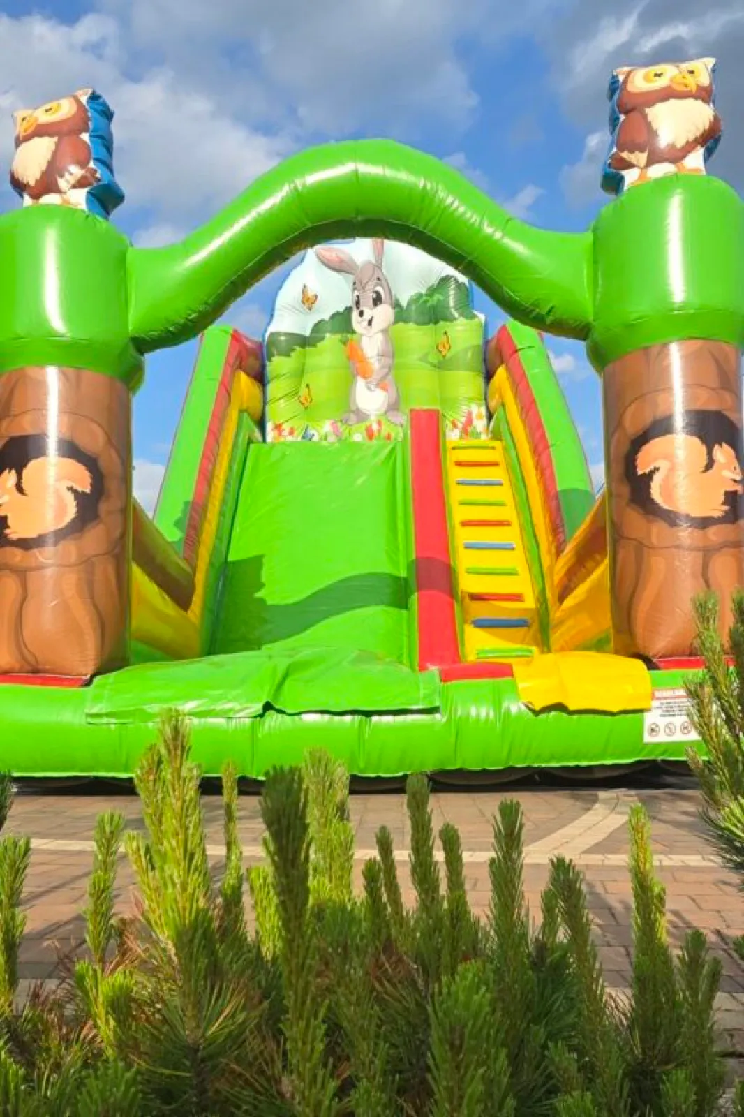 Dmuchana atrakcja Fox Jump na świeżym powietrzu